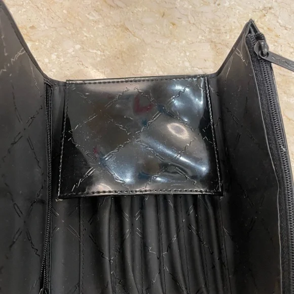 Wallet size Mac Make up and brush holder - Picture 3 of 15